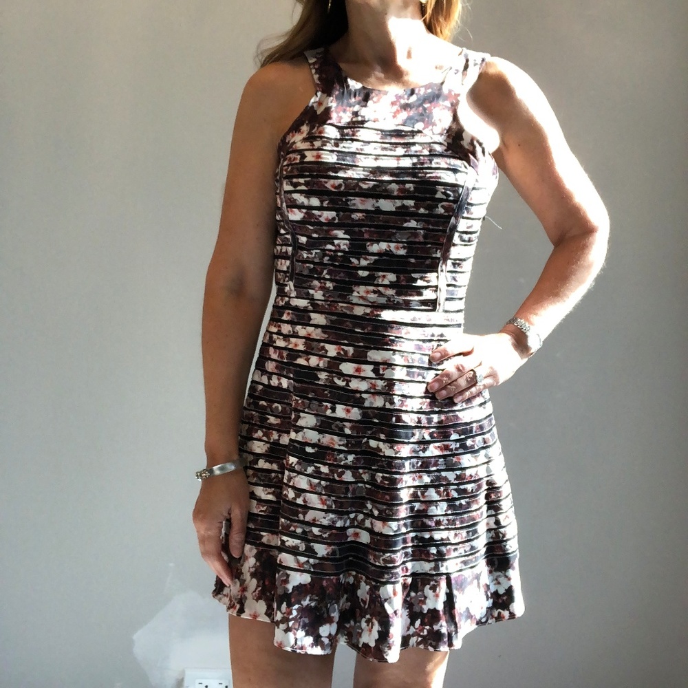 Dress - Picture 2 of 7